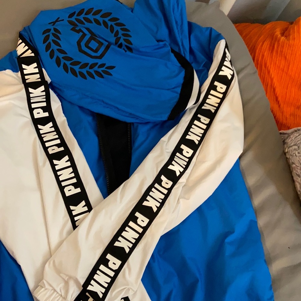 Pink hoodie/ xs/ windbreaker